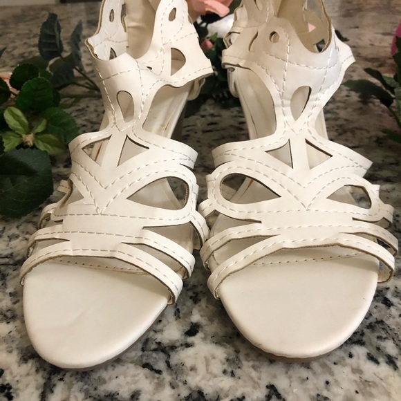 Diviana Zip Back Low Healed Wedges Womens Size 10 White with 2” Heels New In Box - Picture 7 of 12